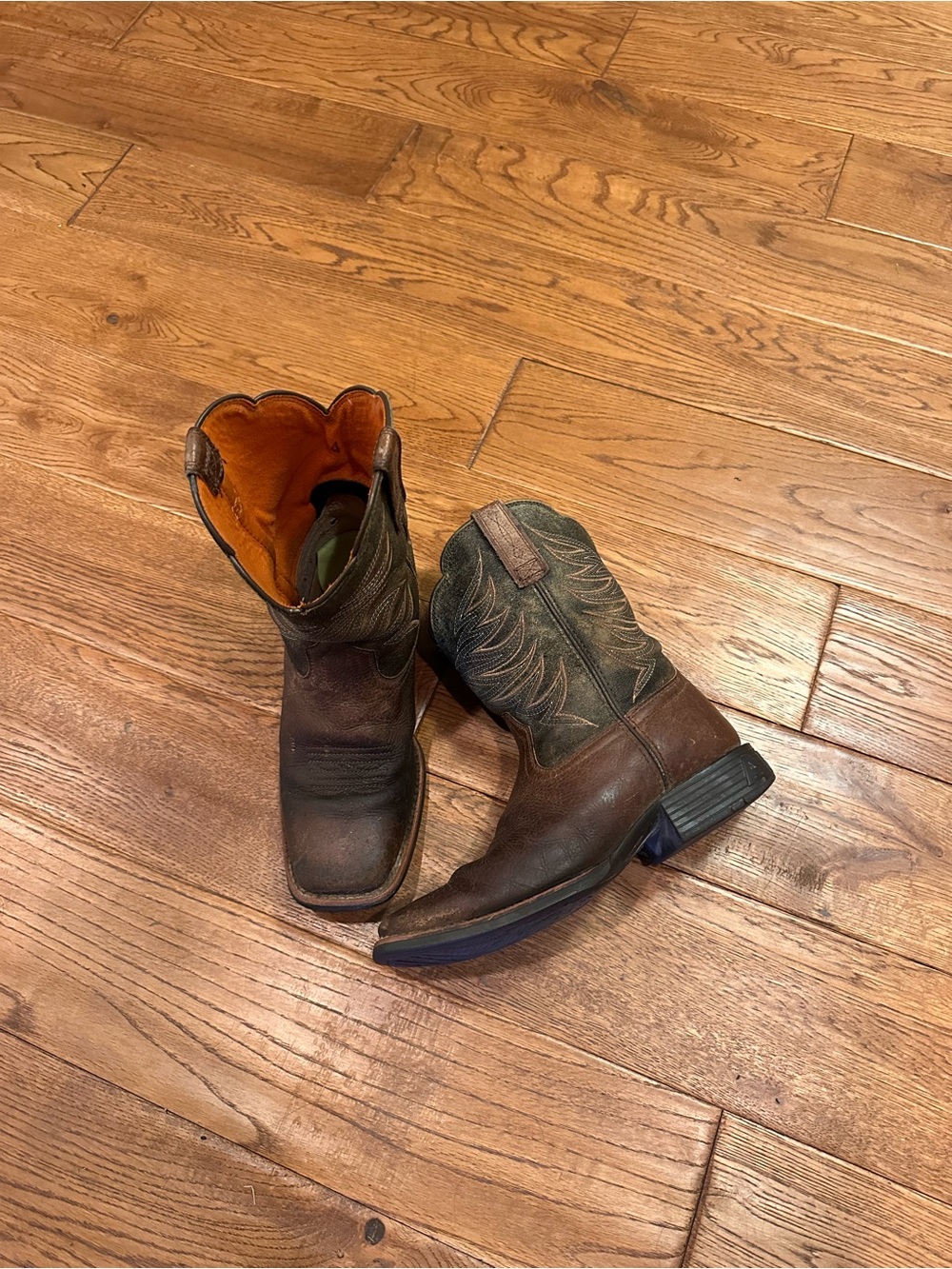 Ariat Brown Leather Western Cowboy Boots with Embroidered Shaft